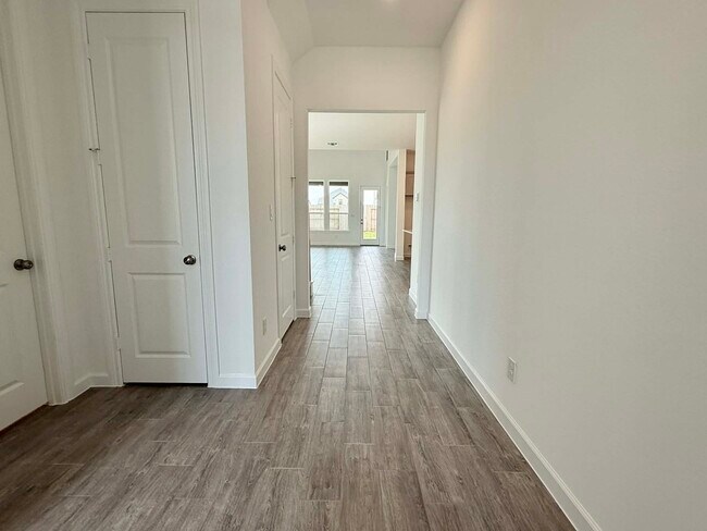 Building Photo - 3811 Hermitage Dr