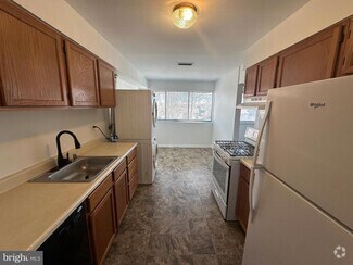 Building Photo - 140 Royal Oak Dr