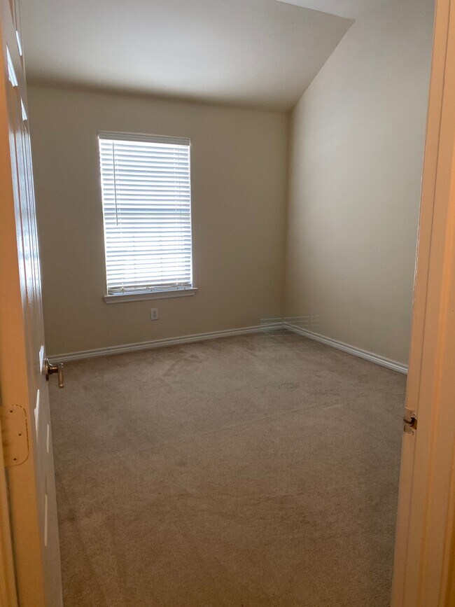 Dormitorio secundario - 1304 Vistawood Dr