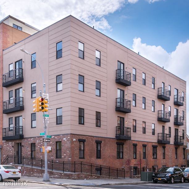 Building Photo - 728 5th Ave