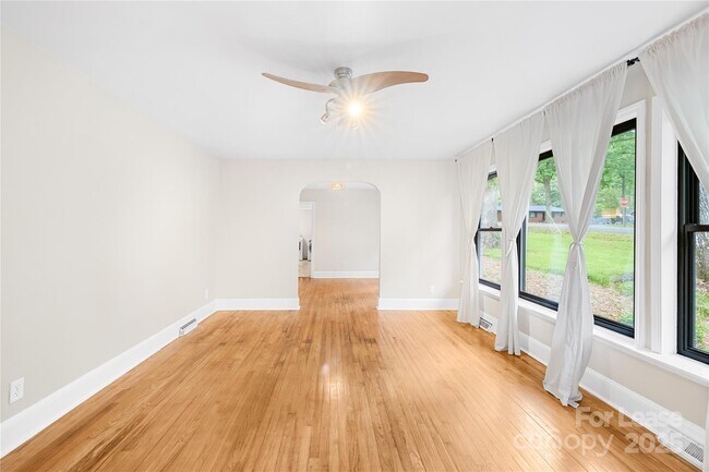 Building Photo - 7022 Lakeside Dr