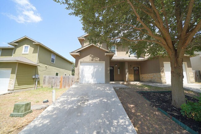 Foto del edificio - Lovely Townhome Living in the Northside Sc...