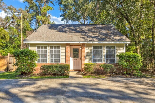 Building Photo - 228 Dixie Dr