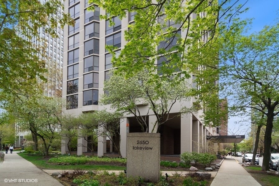 Primary Photo - 2650 N Lakeview Ave
