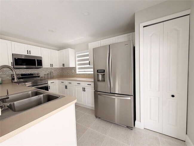 Photo - 11242 SW 244th Terrace, Homestead, FL 33032 - 4627