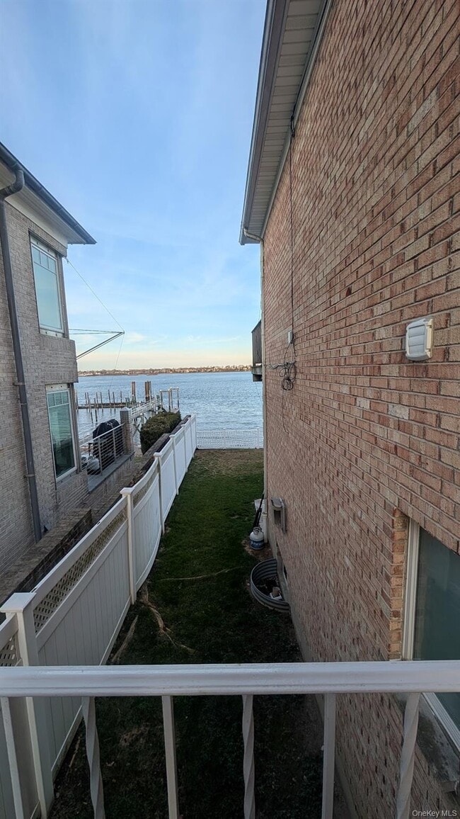 Foto del edificio - 150-95 Powells Cove Blvd