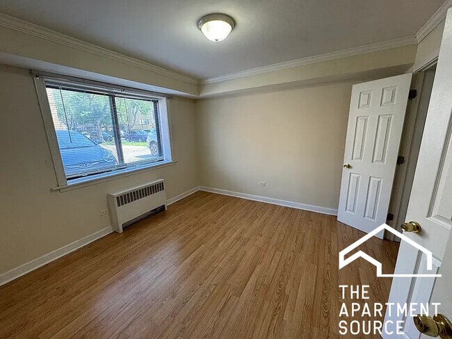 Building Photo - 2704 W Lunt Ave