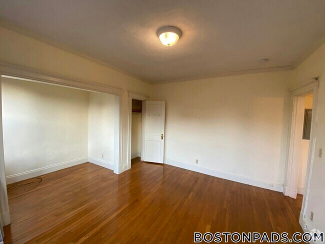 Building Photo - 111 Park Dr