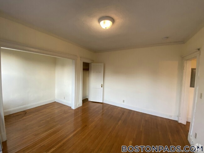 Building Photo - 111 Park Dr