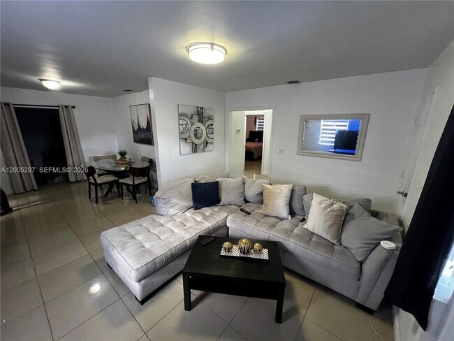 Foto del edificio - 1715 NW 180th Terrace