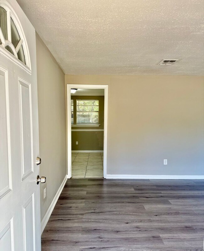 Foto del edificio - Charming 3-Bedroom Corner Lot Home!