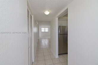 Building Photo - 806 N Miami Beach Blvd