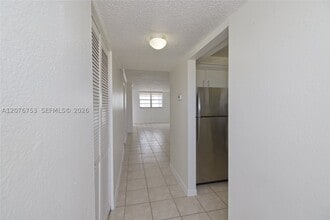 Building Photo - 806 N Miami Beach Blvd