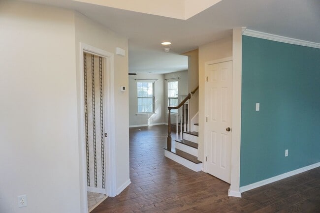 Foto del edificio - 5 BED | 2.5 BATH | SINGLE FAMILY HOME | BO...