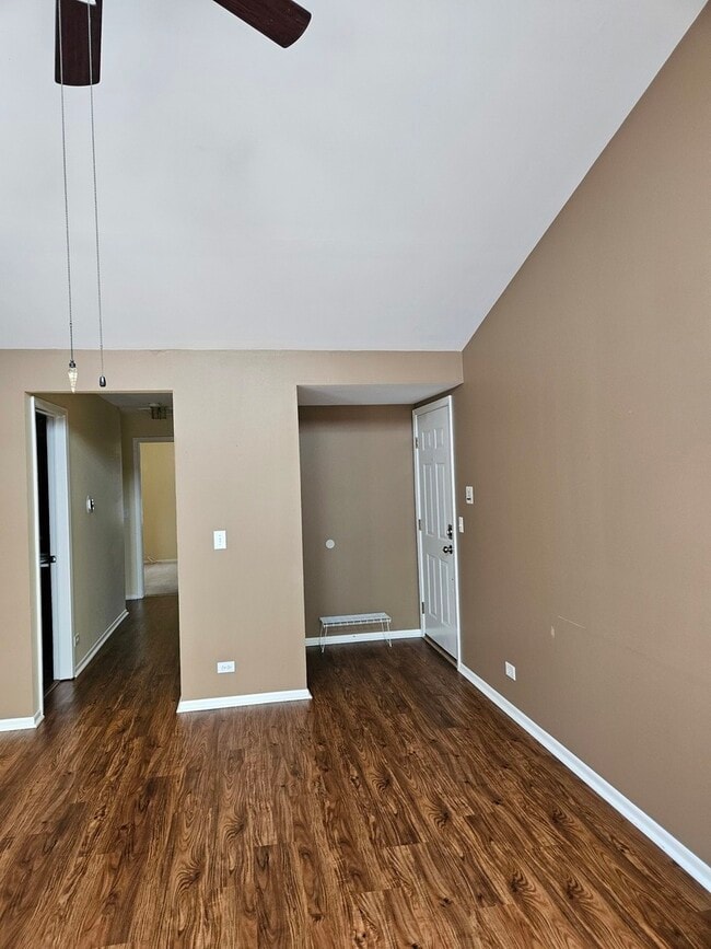 Building Photo - 2882 Meadow Ln