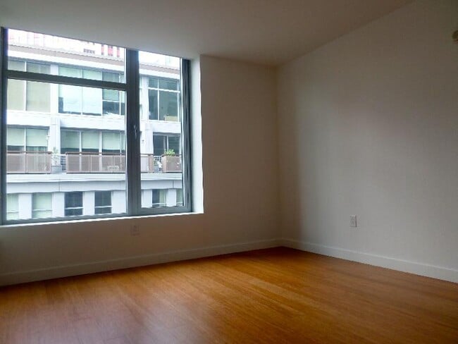 Building Photo - 118 Kingston St