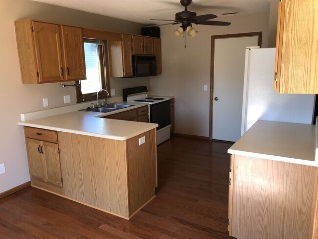 Building Photo - 9205 Whispering Woods Dr