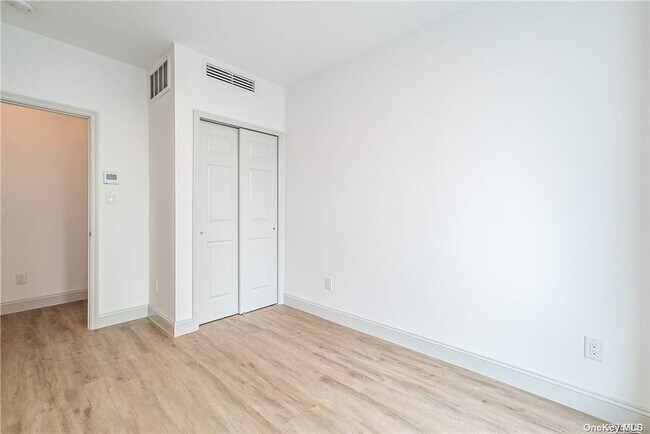 Foto del edificio - 88-56-88162 162nd St