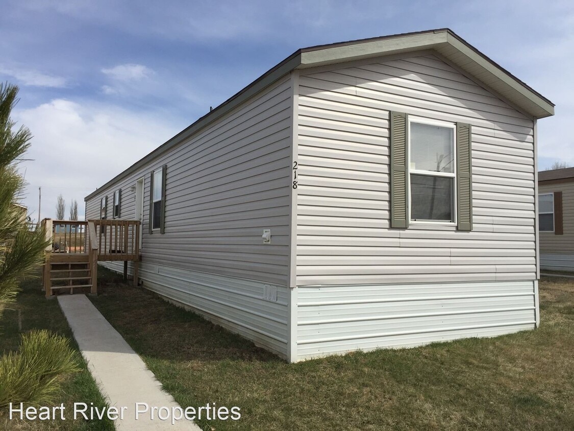 4 br, 2 bath House 218 2nd St SW House Rental in Belfield, ND