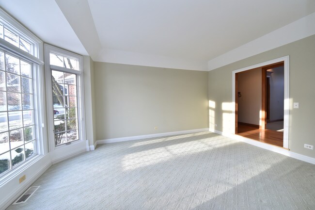 Building Photo - 2804 Royal Fox Dr