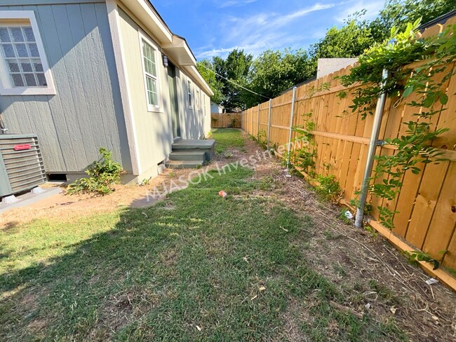 Foto del edificio - Fully Renovated 3 Bed Home | Stainless Appliances | Privacy Fence | Storage Shed | W/D Connections