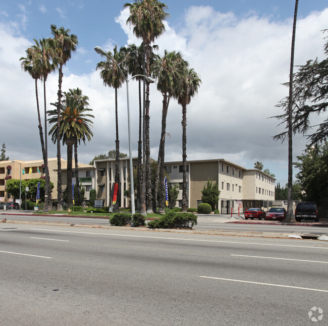 Foto del edificio - Sherman Plaza Apartments