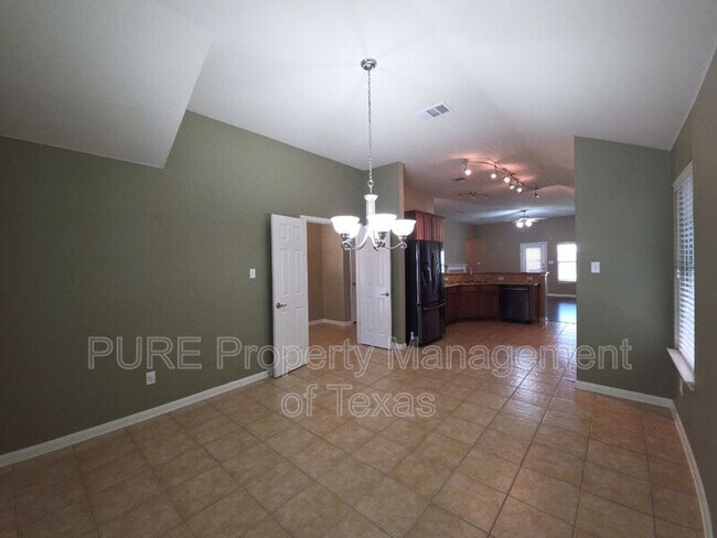 Foto del edificio - 18401 Hees Ln