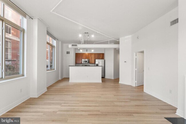 Building Photo - 1205 N Garfield St