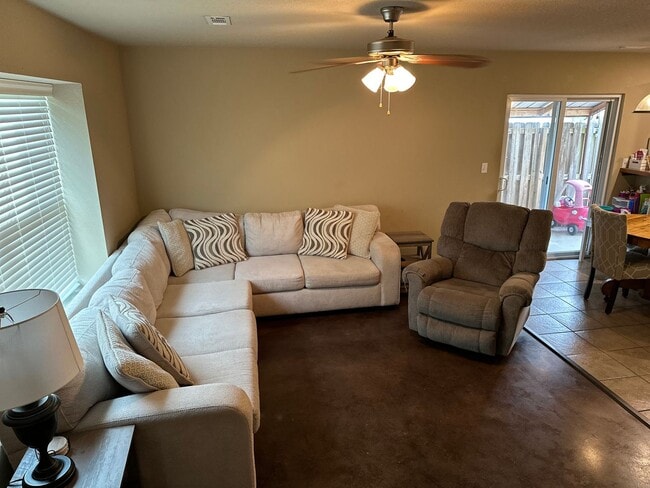 Building Photo - Available August 1st!  3-Bedroom, 2-Bathro...