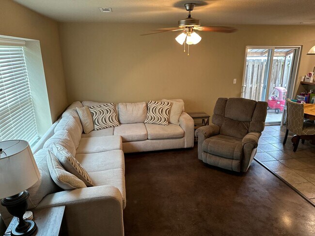 Foto del edificio - Available August 1st!  3-Bedroom, 2-Bathro...