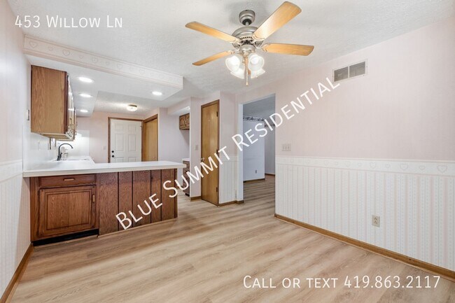 Building Photo - 453 Willow Ln