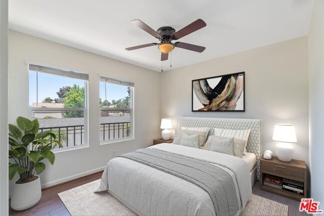 Foto del edificio - 4821 Topanga Canyon Blvd