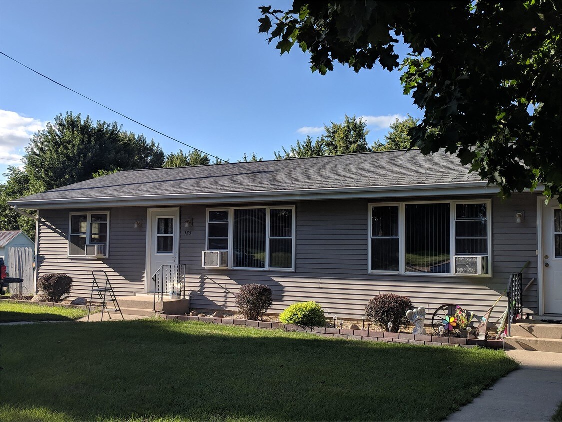 Primary Photo - 135 Hamilton St