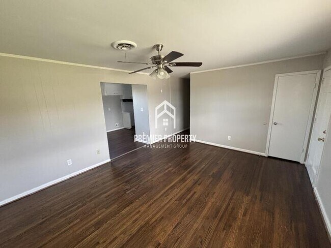 Building Photo - 1105 Mountain Dr
