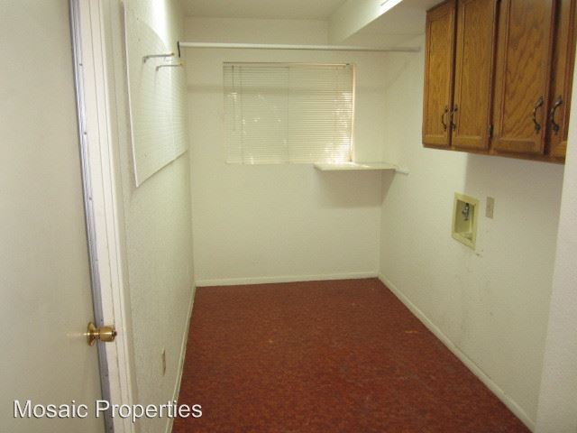 Building Photo - 2802 W Rosewood Dr