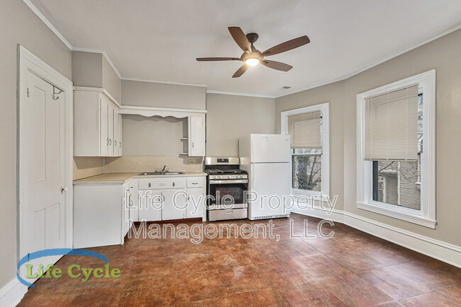 Building Photo - 156 Lafayette Ave NE