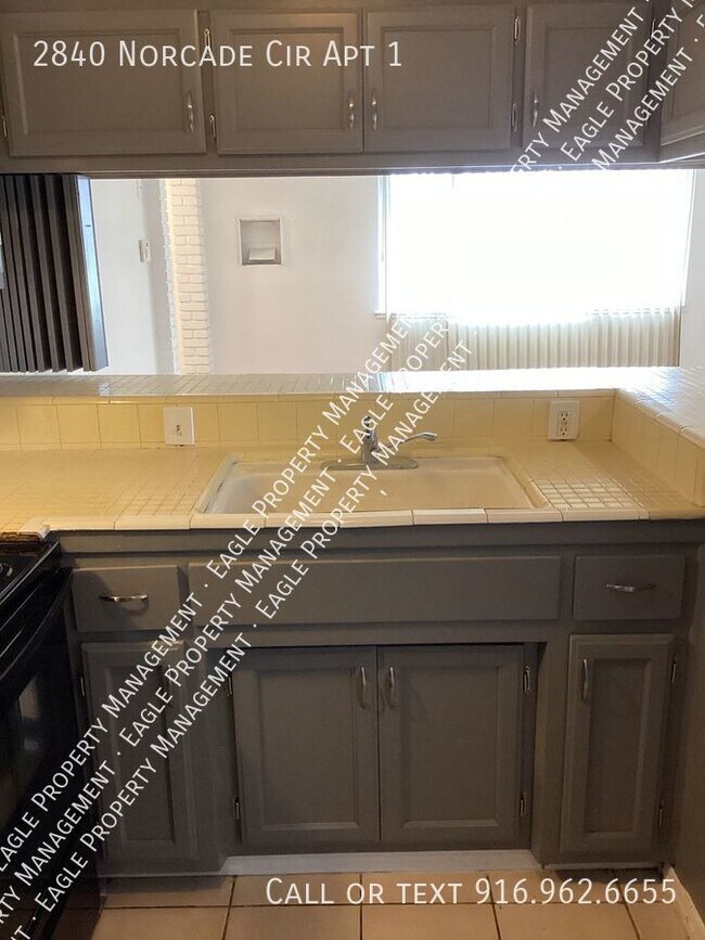 Foto del edificio - Downstairs Two Bedroom Unit