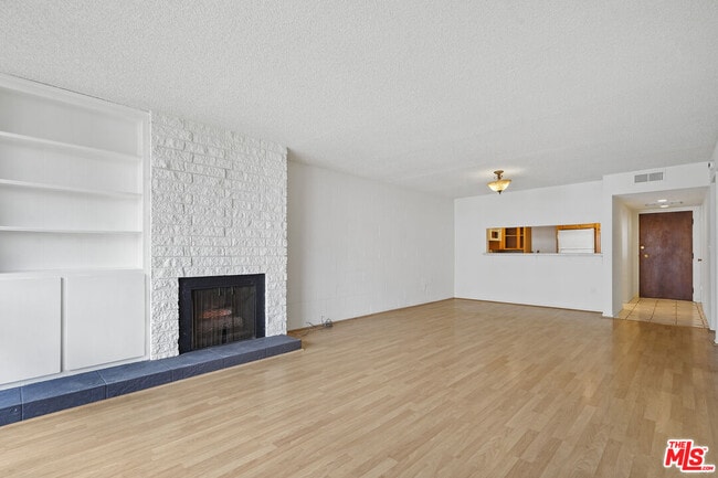 Foto del edificio - 10966 Rochester Ave