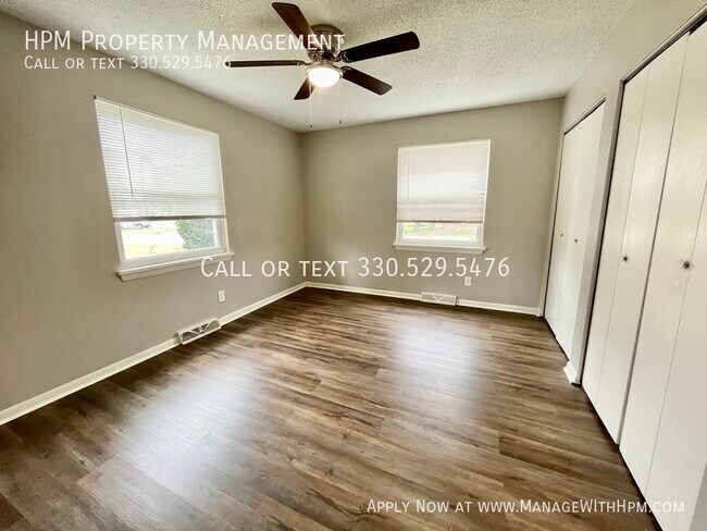 Foto del edificio - 21955 Miles Rd