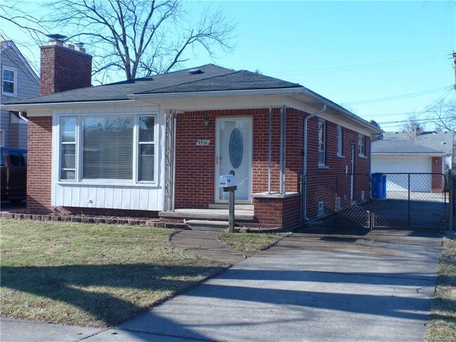 Building Photo - 4916 Huron St