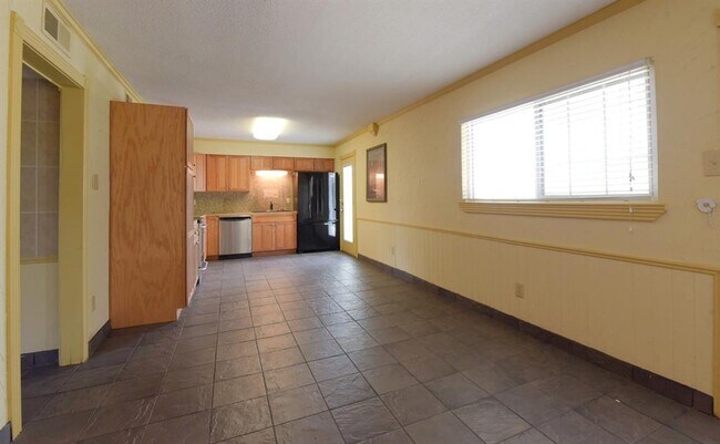 Building Photo - 1207 W Wall St