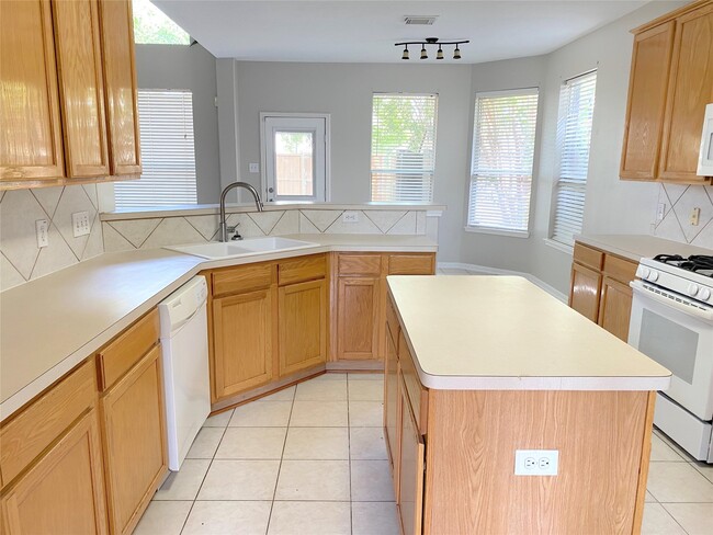 Building Photo - 16418 Northumberland Dr