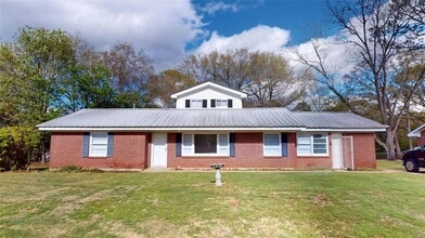 Building Photo - 1003 Geneva St