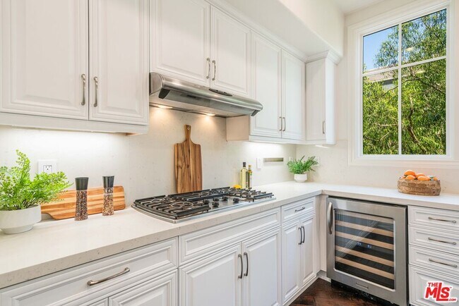 Foto del edificio - 6241 Crescent Park W