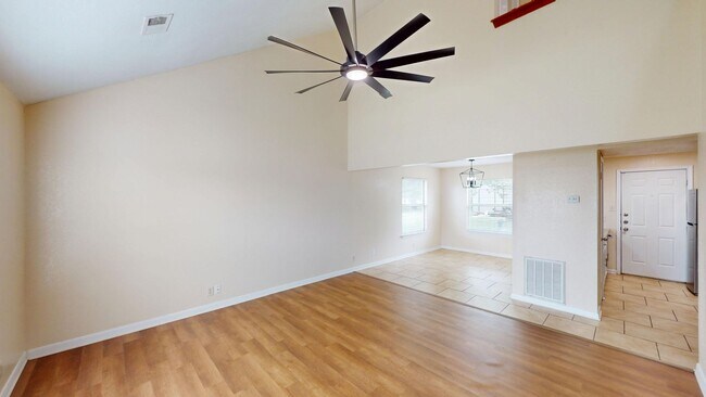 Foto del edificio - 2206 Lazy Ridge Dr