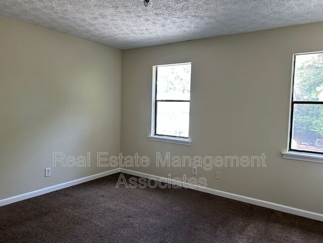 Building Photo - 132 Westwind Ct