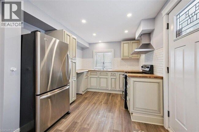 Building Photo - 26 Bergey St