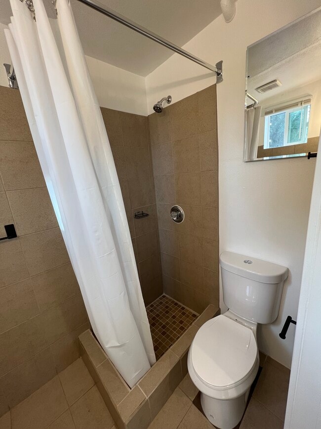 Full bathroom - 7342 N 38th Dr