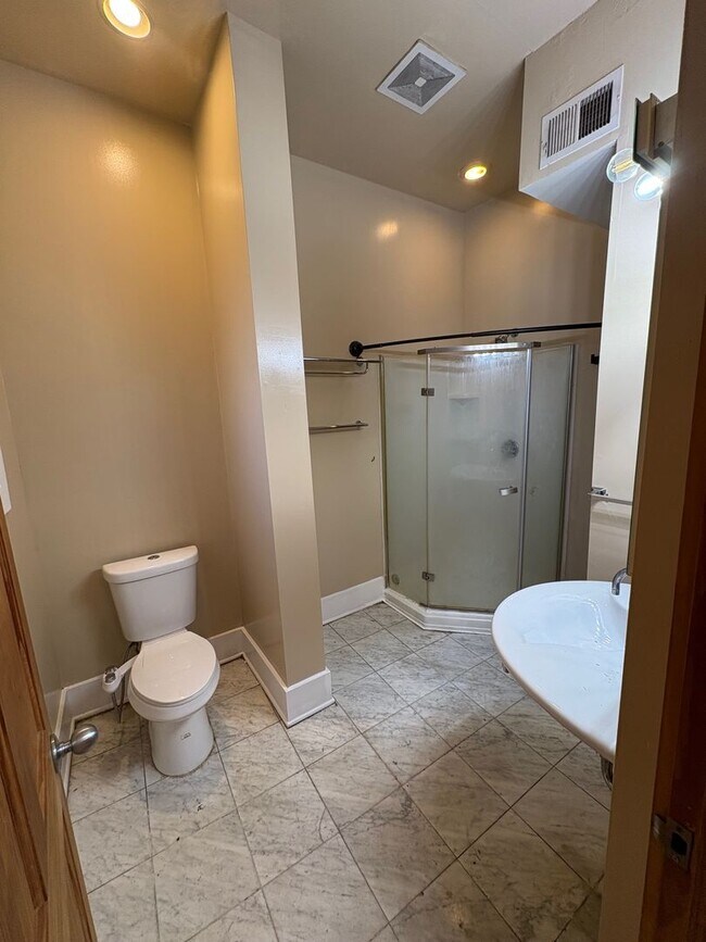 Foto del edificio - 1154 W 18th St