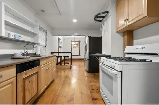 Building Photo - 1276 North Ave